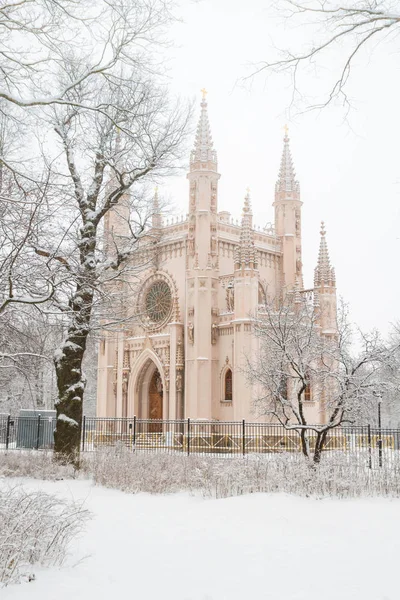 St. Alexander Nevsky Church in the Park of Peterhof in the winte — Stock Photo, Image