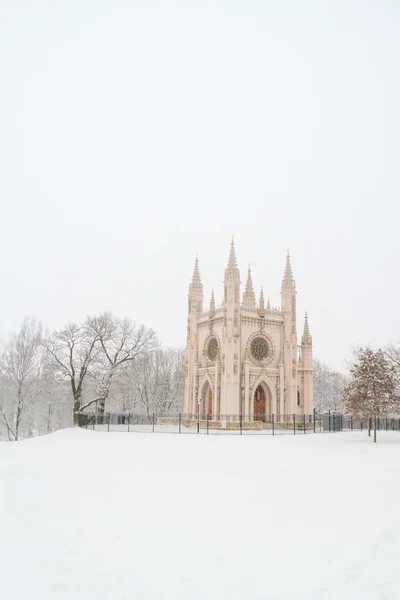 St. Alexander Nevsky Church in the Park of Peterhof in the winte — Stock Photo, Image