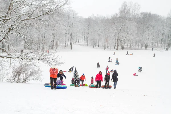 Winter fun skating hills with snow on cheesecakes sleigh and sno — Stock Photo, Image