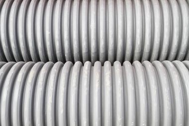 İnşaat turuncu ve siyah plastik borular