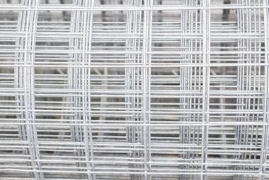 Kaynaklı tel kafes binanın temelinde galvanizli