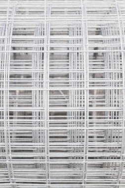 Kaynaklı tel kafes binanın temelinde galvanizli