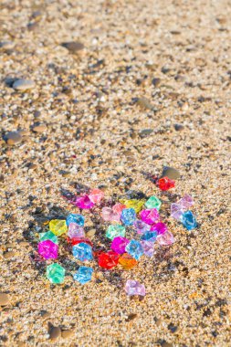 Cam plaj renkli taşlar