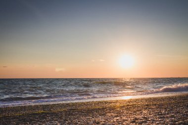 Yaz denizde güzel gün batımı