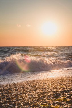 Yaz denizde güzel gün batımı