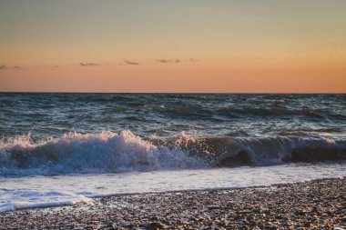 Yaz denizde güzel gün batımı