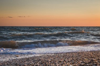 Yaz denizde güzel gün batımı