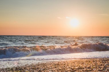 Yaz denizde güzel gün batımı