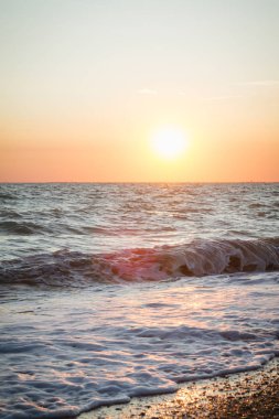 Yaz denizde güzel gün batımı