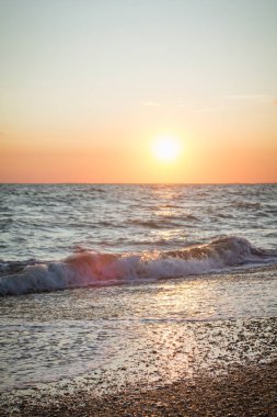 Yaz denizde güzel gün batımı
