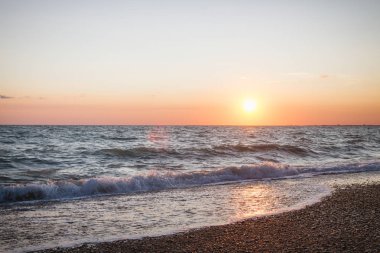 Yaz denizde güzel gün batımı