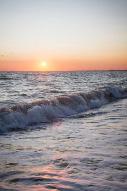 Yaz denizde güzel gün batımı
