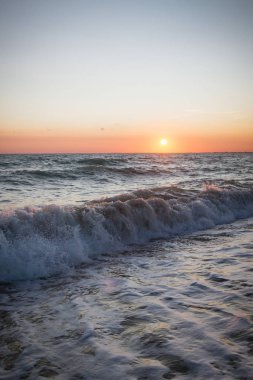 Yaz denizde güzel gün batımı