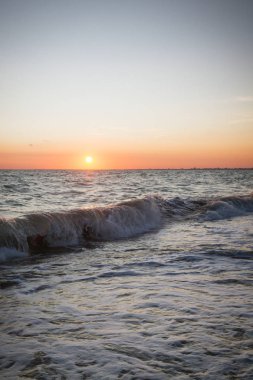 Yaz denizde güzel gün batımı
