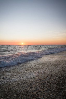 Yaz denizde güzel gün batımı