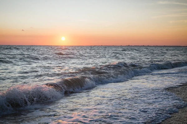 Yaz denizde güzel gün batımı