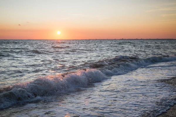 Yaz denizde güzel gün batımı