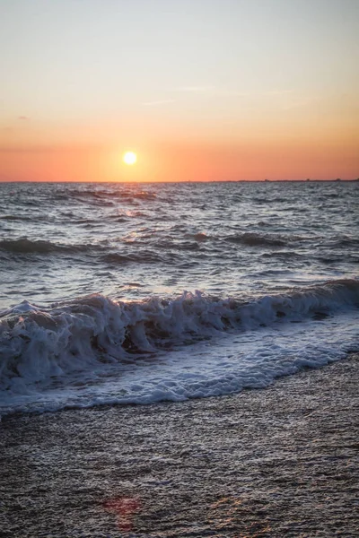 Yaz denizde güzel gün batımı