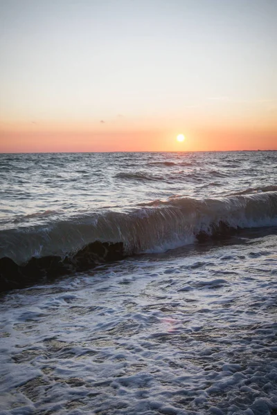 Yaz denizde güzel gün batımı