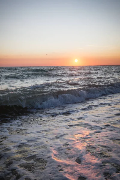 Yaz denizde güzel gün batımı