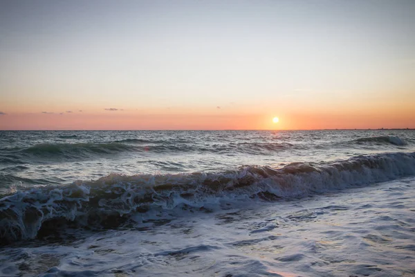 Yaz denizde güzel gün batımı