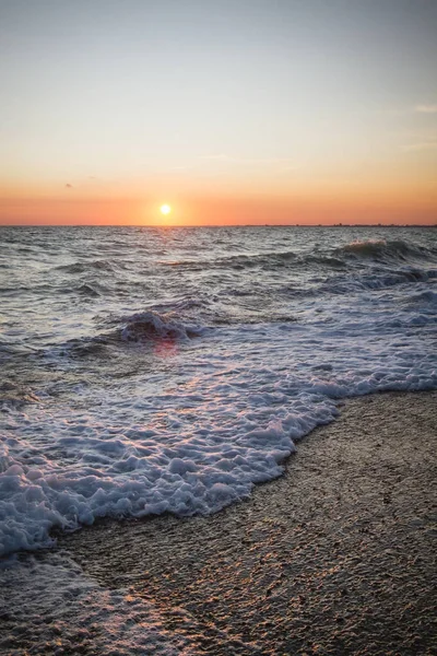 Yaz denizde güzel gün batımı