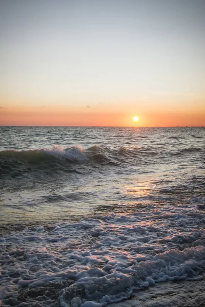 Yaz denizde güzel gün batımı