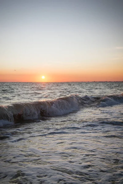 Yaz denizde güzel gün batımı