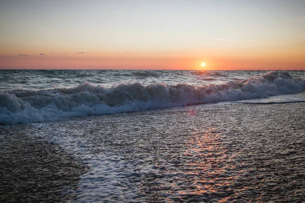 Yaz denizde güzel gün batımı