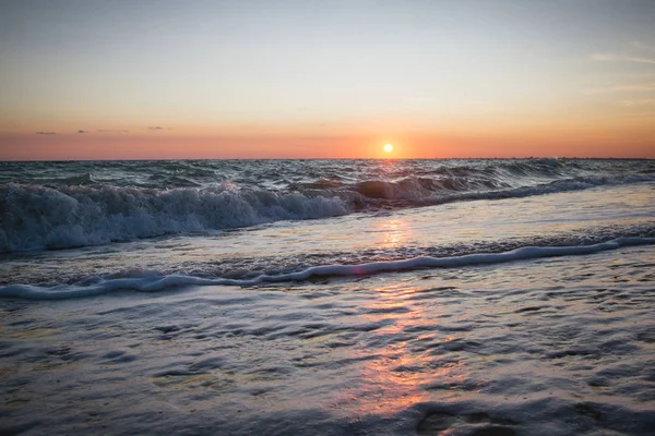 Yaz denizde güzel gün batımı