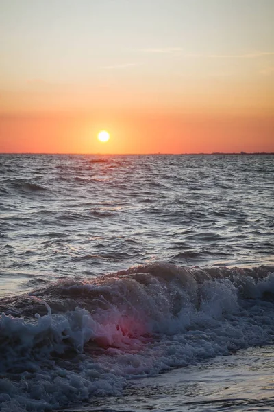 Yaz denizde güzel gün batımı