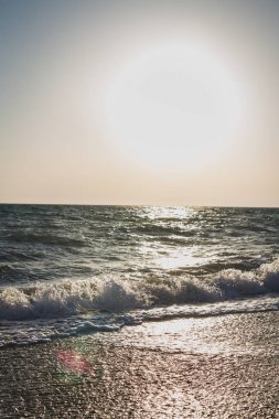 Yaz denizde güzel gün batımı