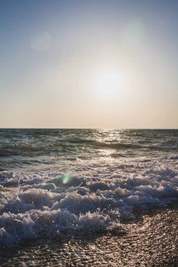 Yaz denizde güzel gün batımı