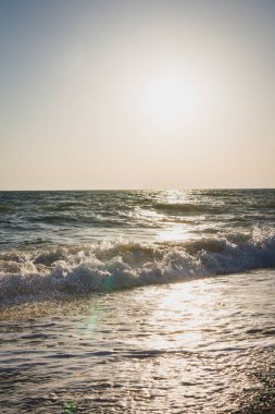 Yaz denizde güzel gün batımı