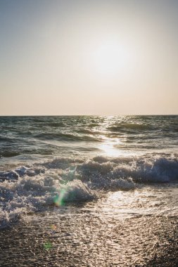 Yaz denizde güzel gün batımı