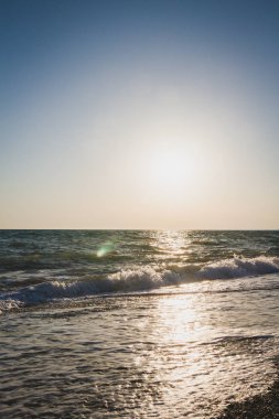 Yaz denizde güzel gün batımı