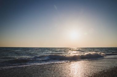 Yaz denizde güzel gün batımı