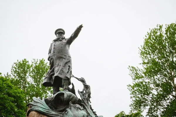 Monument à l'amiral Stepan Osipovitch Makarov à Cronstadt dans le — Photo