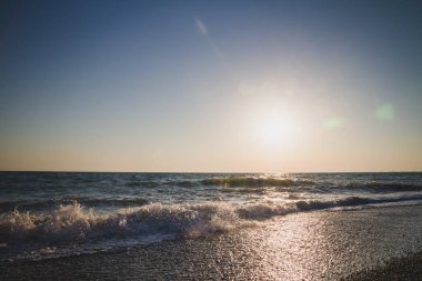 Yaz denizde güzel gün batımı