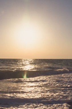 Yaz denizde güzel gün batımı