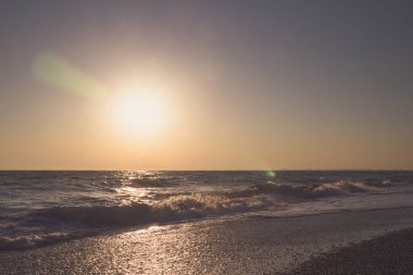 Yaz denizde güzel gün batımı