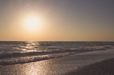 Yaz denizde güzel gün batımı