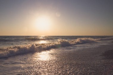 Yaz denizde güzel gün batımı