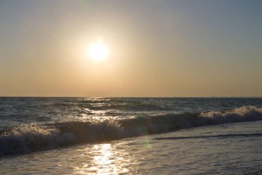 Yaz denizde güzel gün batımı