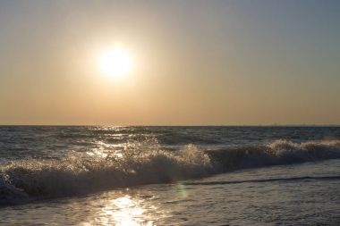 Yaz denizde güzel gün batımı