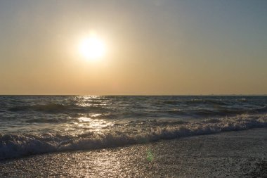 Yaz denizde güzel gün batımı