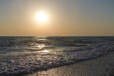 Yaz denizde güzel gün batımı
