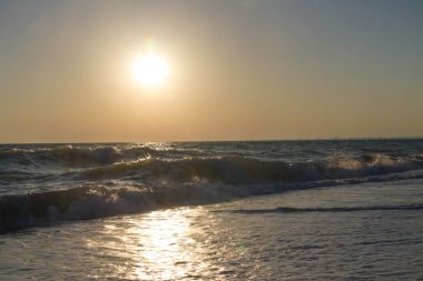 Yaz denizde güzel gün batımı