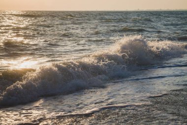 Yaz aylarında akşam deniz günbatımı
