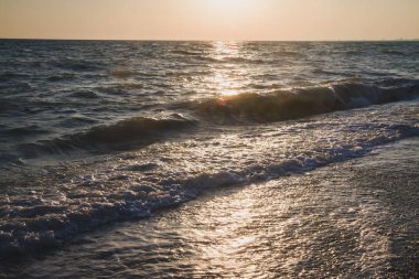 Yaz aylarında akşam deniz günbatımı